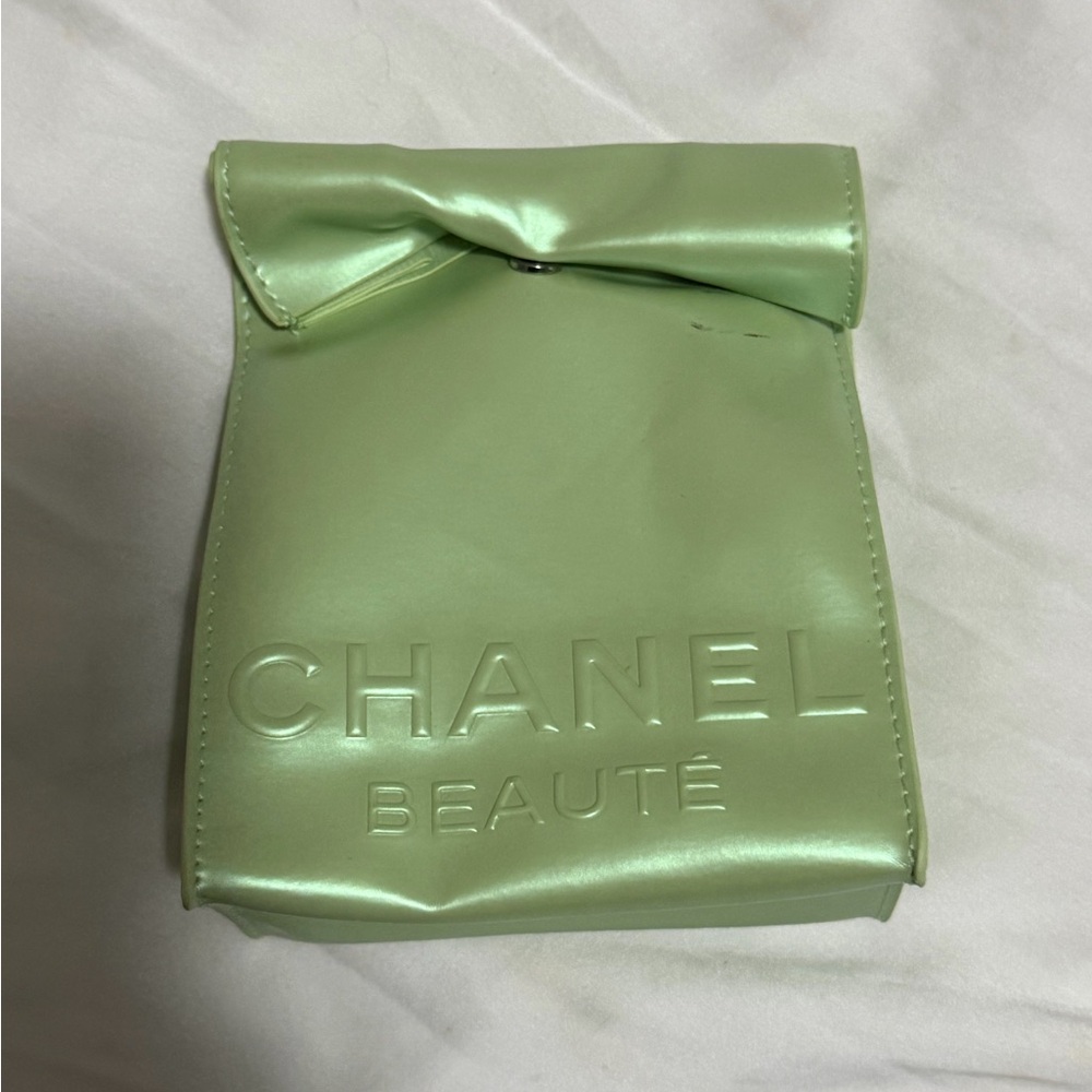 Authentic Chanel Beauté Takeaway the City Light Green Pouch Limited Edition